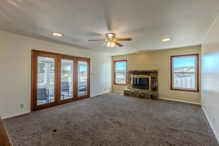 Eastern Oregon Four Bedroom Home on the Hill - image 2