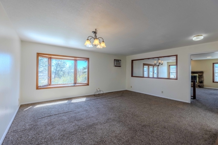 Eastern Oregon Four Bedroom Home on the Hill - image 1