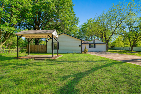 2 Bed Home on Double Lot in Paris, TX Great Starter Home - image 3