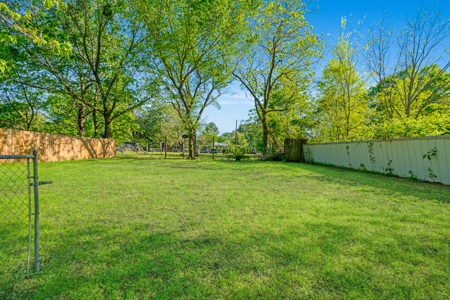 2 Bed Home on Double Lot in Paris, TX Great Starter Home - image 11