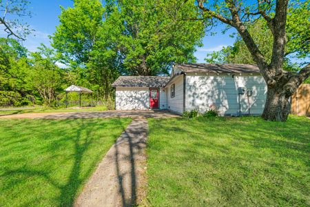 2 Bed Home on Double Lot in Paris, TX Great Starter Home - image 1