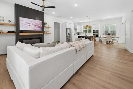 Beautiful Home on 5 Acres for Sale in Fort White, FL - image 2