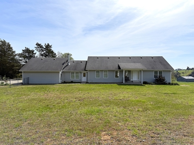 Spacious Home - Garage - Basement - 2.66 Acres- Liberty, KY. - image 4