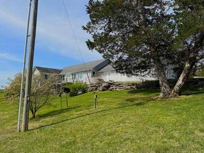 Spacious Home - Garage - Basement - 2.66 Acres- Liberty, KY. - image 12