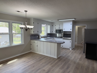 Country Estate Farm For Sale In Tn, 61.5 Ac, Creek, Fields, Barn - image 10