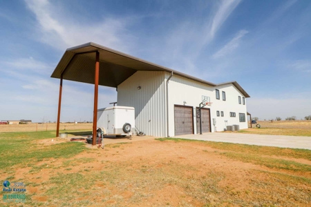 *Barndominium* on 10 Acres at Roundup! 25 Miles from Lubbock! - image 23