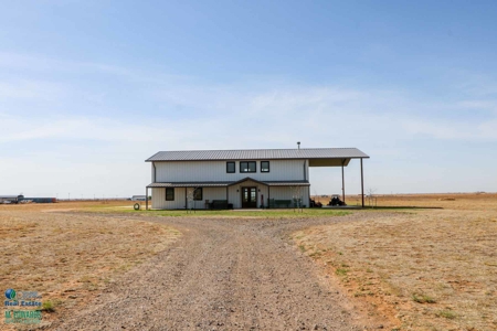 *Barndominium* on 10 Acres at Roundup! 25 Miles from Lubbock! - image 2