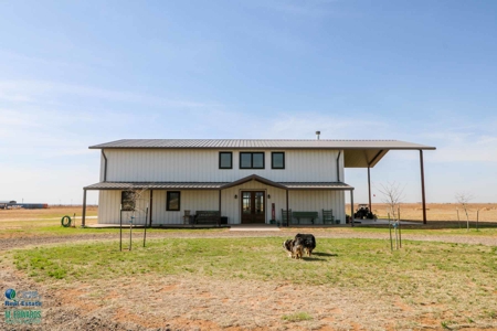 *Barndominium* on 10 Acres at Roundup! 25 Miles from Lubbock! - image 1