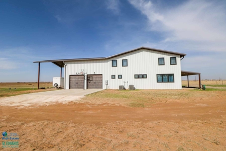 *Barndominium* on 10 Acres at Roundup! 25 Miles from Lubbock! - image 20