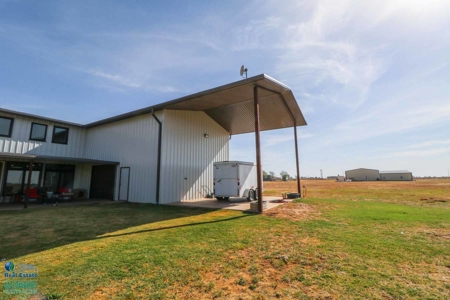 *Barndominium* on 10 Acres at Roundup! 25 Miles from Lubbock! - image 24