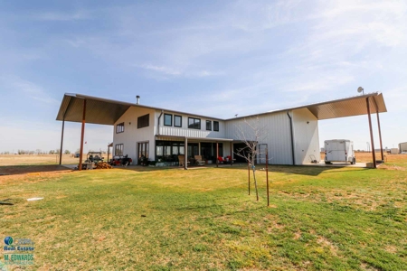 *Barndominium* on 10 Acres at Roundup! 25 Miles from Lubbock! - image 22