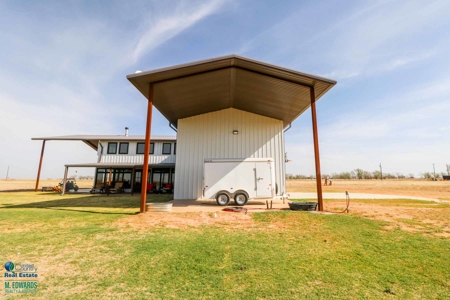 *Barndominium* on 10 Acres at Roundup! 25 Miles from Lubbock! - image 25