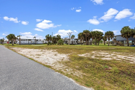 Prime Commercial Corner Lot in the Heart of Horseshoe Beach - image 3
