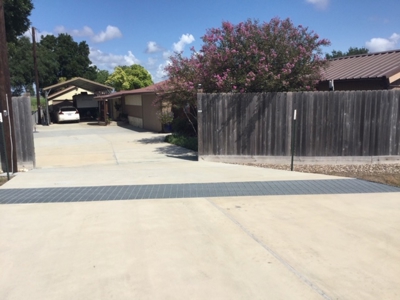 Living the Life on the Lake at 202 Lakeview, Lake City, Texas - image 1