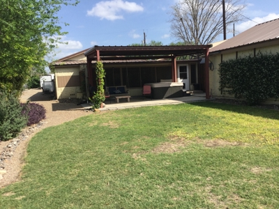 Living the Life on the Lake at 202 Lakeview, Lake City, Texas - image 7
