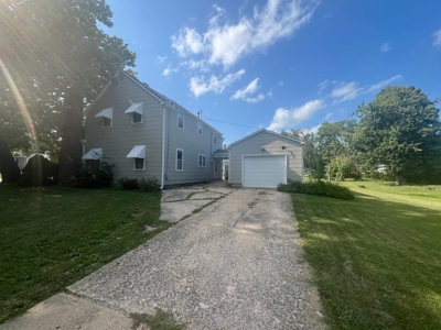 Cape Cod Home of your Dreams in Chillicothe, MO! - image 5