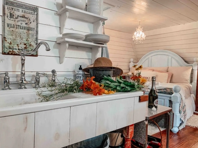 Home With Apartment Loft And Several Outbuildings - image 32