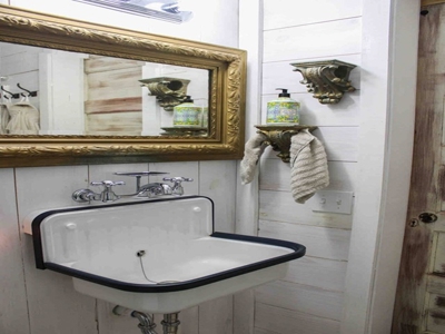 Home With Apartment Loft And Several Outbuildings - image 33