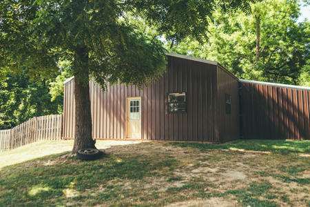 Home With Apartment Loft And Several Outbuildings - image 5