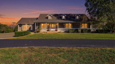 Secluded Family Home and 12 Acres in Oregon County, Thayer, MO - image 1