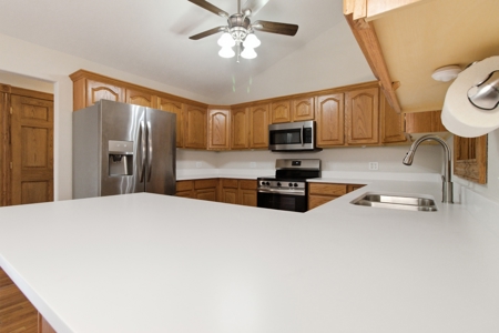 Secluded Family Home and 12 Acres in Oregon County, Thayer, MO - image 7