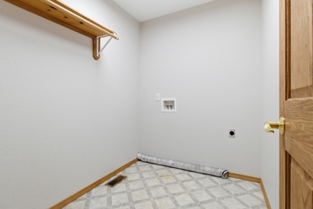 Secluded Family Home and 12 Acres in Oregon County, Thayer, MO - image 12