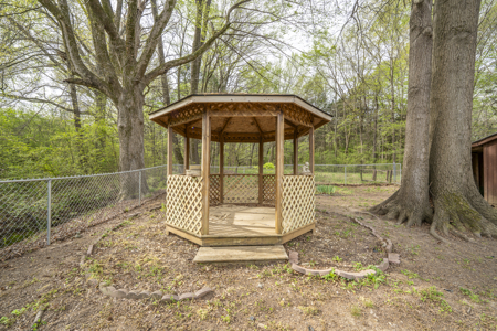 Updated Home for Sale in One-Acre Lot in Jackson, TN - image 25