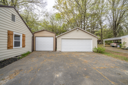 Updated Home for Sale in One-Acre Lot in Jackson, TN - image 29