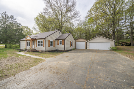 Updated Home for Sale in One-Acre Lot in Jackson, TN - image 2