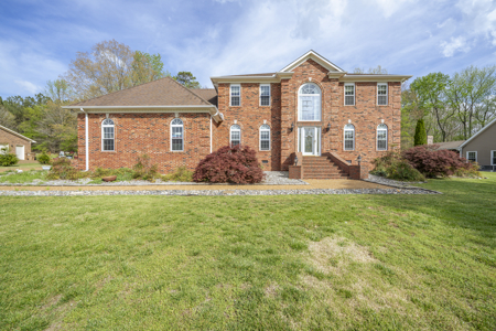 Custom Home for Sale with Lake Views in Lexington, TN - image 1