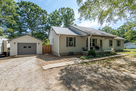 Remodeled Home for Sale on Large Lot in Medon, TN - image 2