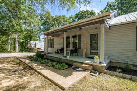 Remodeled Home for Sale on Large Lot in Medon, TN - image 3