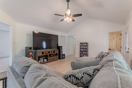 Remodeled Home for Sale on Large Lot in Medon, TN - image 5