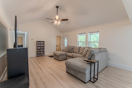 Remodeled Home for Sale on Large Lot in Medon, TN - image 4