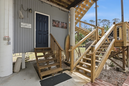 Canal Front Home With Boat House in Suwannee, FL - image 34