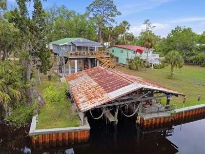 Canal Front Home With Boat House in Suwannee, FL - image 10