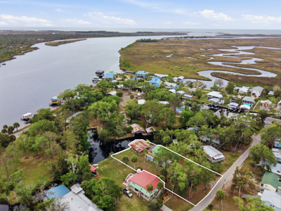 Canal Front Home With Boat House in Suwannee, FL - image 8