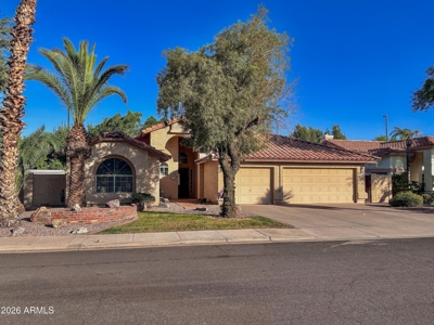 Beautiful 4 Bedroom Mesa Home with Pool and 3 Car Garage - image 1