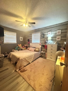 Charming, Updated Ranch in a Desirable Neighborhood! - image 17