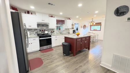 Completely Remodeled Lakefront Home in Lone Star Texas - image 13