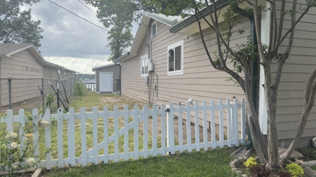 Completely Remodeled Lakefront Home in Lone Star Texas - image 33