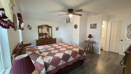 Completely Remodeled Lakefront Home in Lone Star Texas - image 9