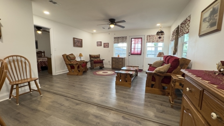 Completely Remodeled Lakefront Home in Lone Star Texas - image 4