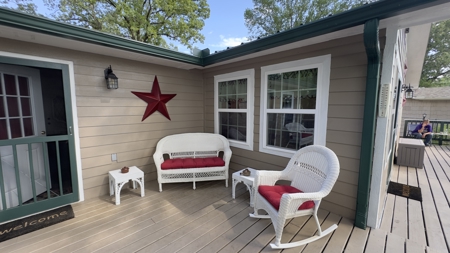 Completely Remodeled Lakefront Home in Lone Star Texas - image 15