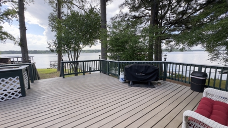 Completely Remodeled Lakefront Home in Lone Star Texas - image 14