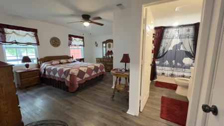 Completely Remodeled Lakefront Home in Lone Star Texas - image 8