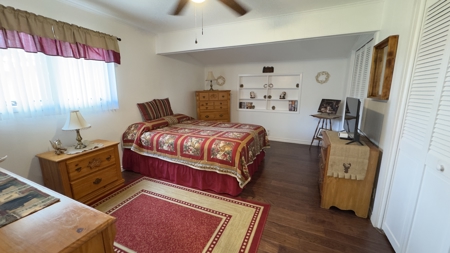 Completely Remodeled Lakefront Home in Lone Star Texas - image 40