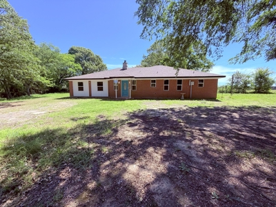 Brand New Remodeled 3BR-2BA on 2 Acres Yantis Hopkins County TX - image 1