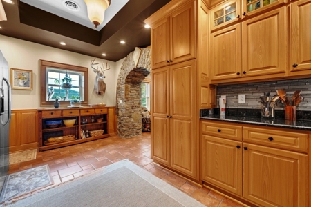 Modern Log Home on 125+ Acres Bordering National Forest - image 9