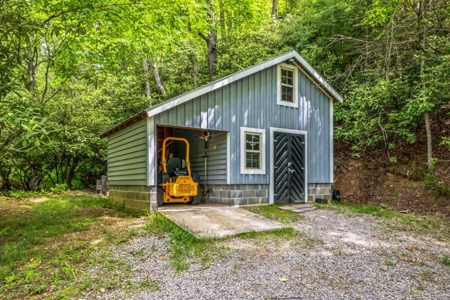 Modern Log Home on 125+ Acres Bordering National Forest - image 49